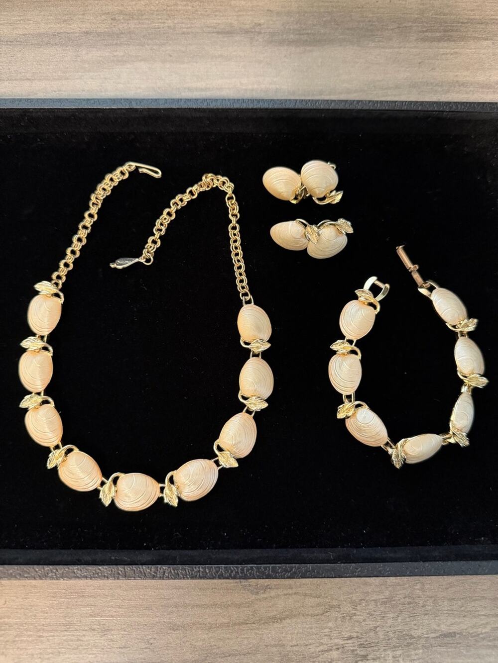 Judy Lee Statement Shell Necklace bracelet clip-on earrings #E445 Gold Vintage